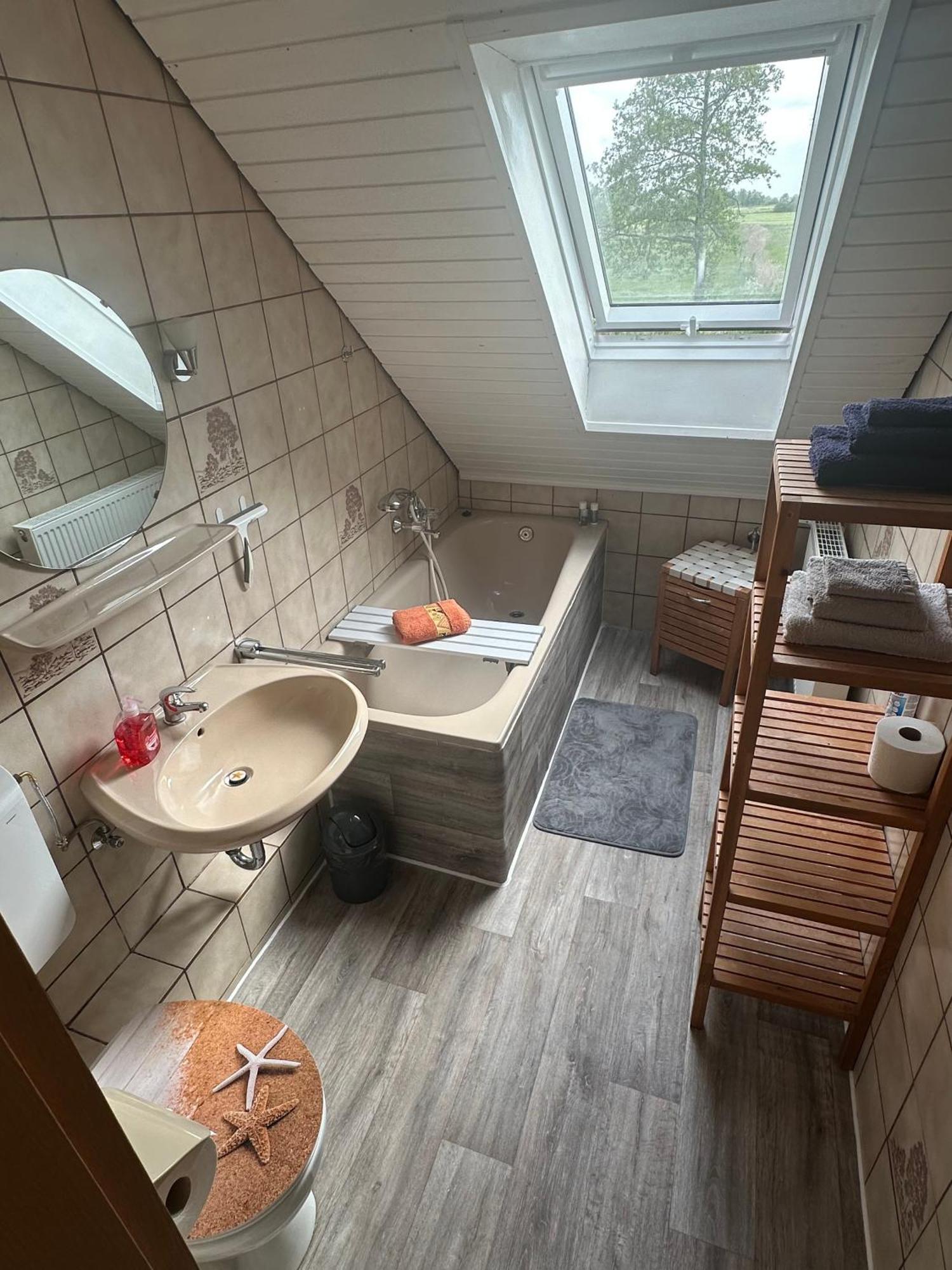 Rosenhaus Esens - Wohnung Backbord Ngoại thất bức ảnh